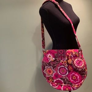 Preowned Beautiful Vera Bradley Carnaby Quilted Purse. Great condition.
